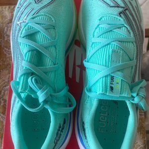 New Balance FUELCELL SC ELITE V3 women's size 8.5
